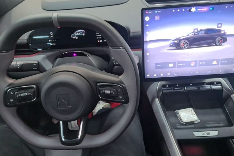 Used Zeekr 007GT 2025 Long-Range Rear-Wheel Drive Intelligent Driving Version 100 kWh Center Console