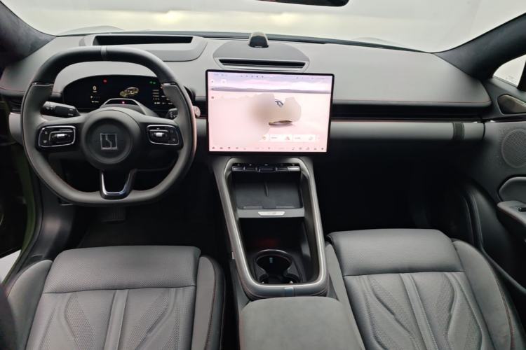 Used Zeekr 007GT 2025 Long-Range Rear-Wheel Drive Intelligent Driving Version 100 kWh Center Console