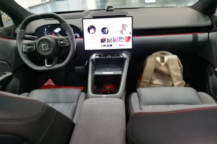 Used Zeekr 007GT 2025 Long-Range Rear-Wheel Drive Intelligent Driving Version 100 kWh Center Console