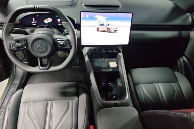 Used Zeekr 007GT 2025 Long-Range Rear-Wheel Drive Intelligent Driving Version 100 kWh Center Console