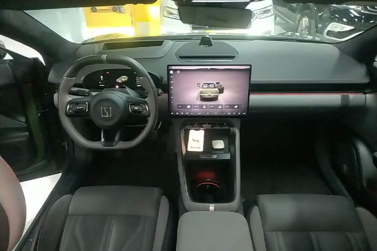 Used Zeekr 007GT 2025 Long-Range Rear-Wheel Drive Intelligent Driving Version 100 kWh Center Console