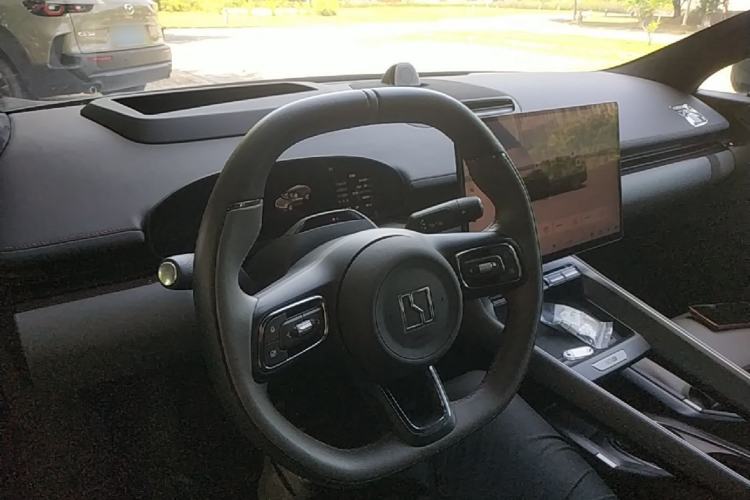 Used Zeekr 007GT 2025 Long-Range Rear-Wheel Drive Intelligent Driving Version 100 kWh Center Console