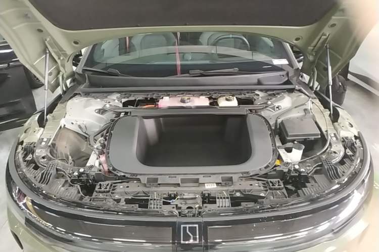 Used Zeekr 007GT 2025 Long-Range Rear-Wheel Drive Intelligent Driving Version 100 kWh Engine Bay