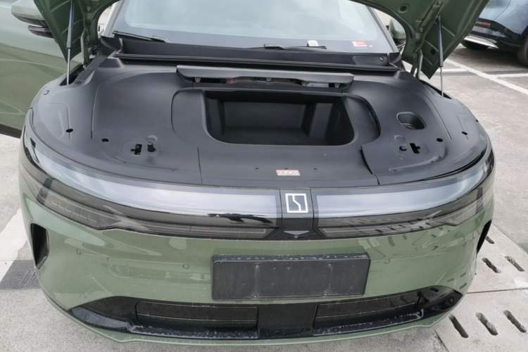 Used Zeekr 007GT 2025 Long-Range Rear-Wheel Drive Intelligent Driving Version 100 kWh Engine Bay