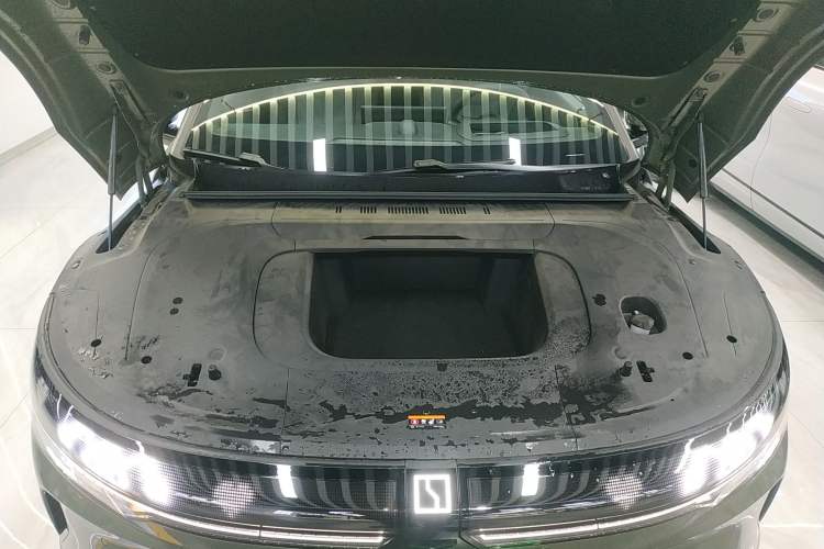 Used Zeekr 007GT 2025 Long-Range Rear-Wheel Drive Intelligent Driving Version 100 kWh Engine Bay