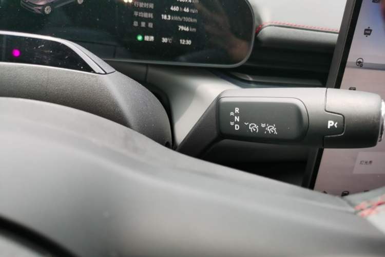 Used Zeekr 007GT 2025 Long-Range Rear-Wheel Drive Intelligent Driving Version 100 kWh Gear Lever