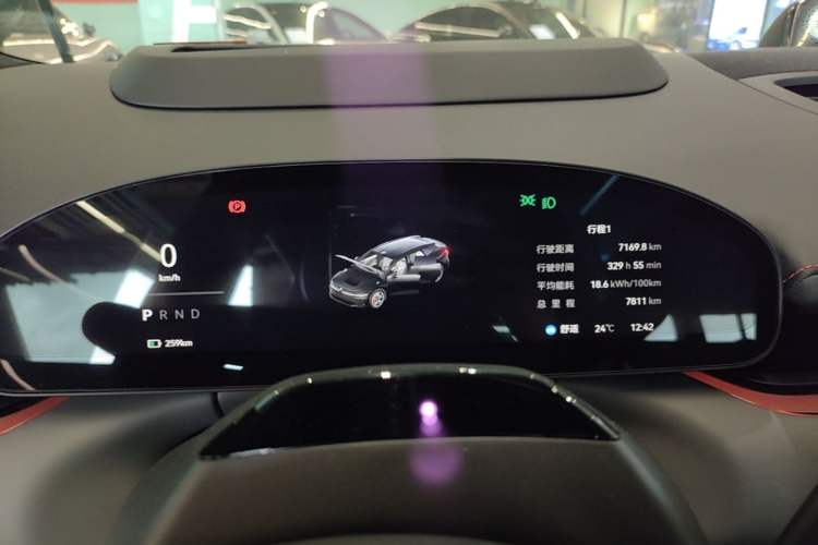 Used Zeekr 007GT 2025 Long-Range Rear-Wheel Drive Intelligent Driving Version 100 kWh Instrument Cluster