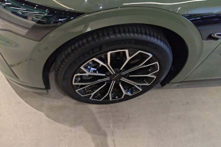 Used Zeekr 007GT 2025 Long-Range Rear-Wheel Drive Intelligent Driving Version 100 kWh Left Front Wheel Hub