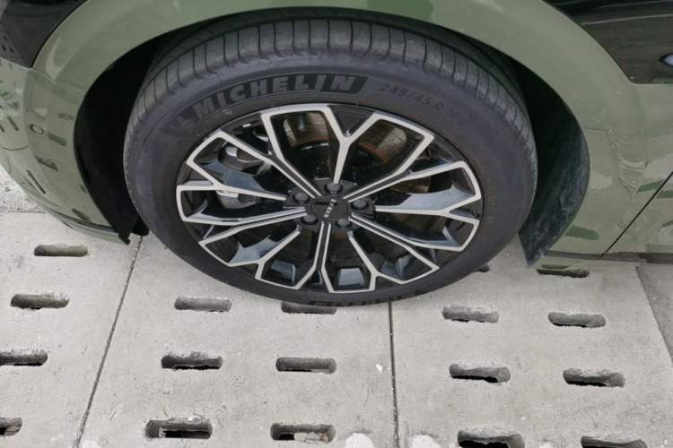 Used Zeekr 007GT 2025 Long-Range Rear-Wheel Drive Intelligent Driving Version 100 kWh Left Front Wheel Hub