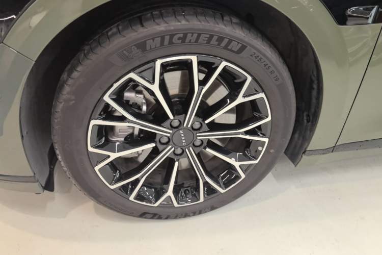 Used Zeekr 007GT 2025 Long-Range Rear-Wheel Drive Intelligent Driving Version 100 kWh Left Front Wheel Hub