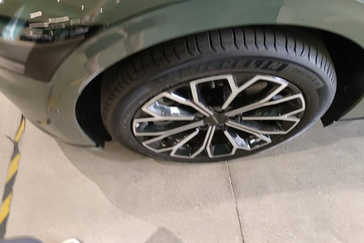 Used Zeekr 007GT 2025 Long-Range Rear-Wheel Drive Intelligent Driving Version 100 kWh Left Front Wheel Hub