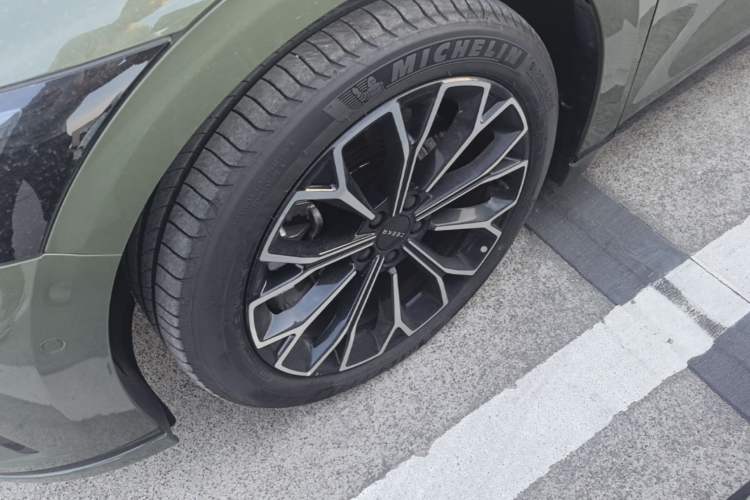 Used Zeekr 007GT 2025 Long-Range Rear-Wheel Drive Intelligent Driving Version 100 kWh Left Front Wheel Hub