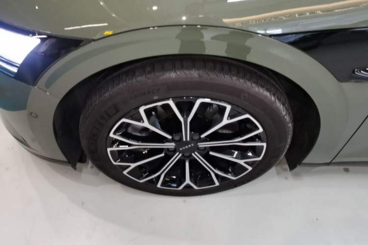 Used Zeekr 007GT 2025 Long-Range Rear-Wheel Drive Intelligent Driving Version 100 kWh Left Front Wheel Hub