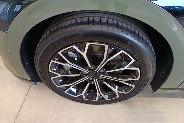 Used Zeekr 007GT 2025 Long-Range Rear-Wheel Drive Intelligent Driving Version 100 kWh Left Front Wheel Hub