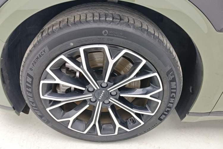 Used Zeekr 007GT 2025 Long-Range Rear-Wheel Drive Intelligent Driving Version 100 kWh Left Front Wheel Hub