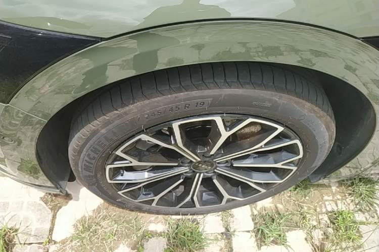 Used Zeekr 007GT 2025 Long-Range Rear-Wheel Drive Intelligent Driving Version 100 kWh Left Front Wheel Hub