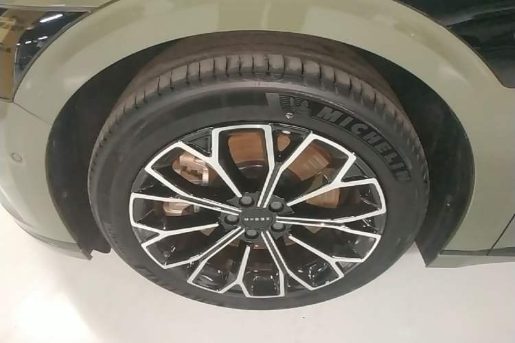 Used Zeekr 007GT 2025 Long-Range Rear-Wheel Drive Intelligent Driving Version 100 kWh Left Front Wheel Hub