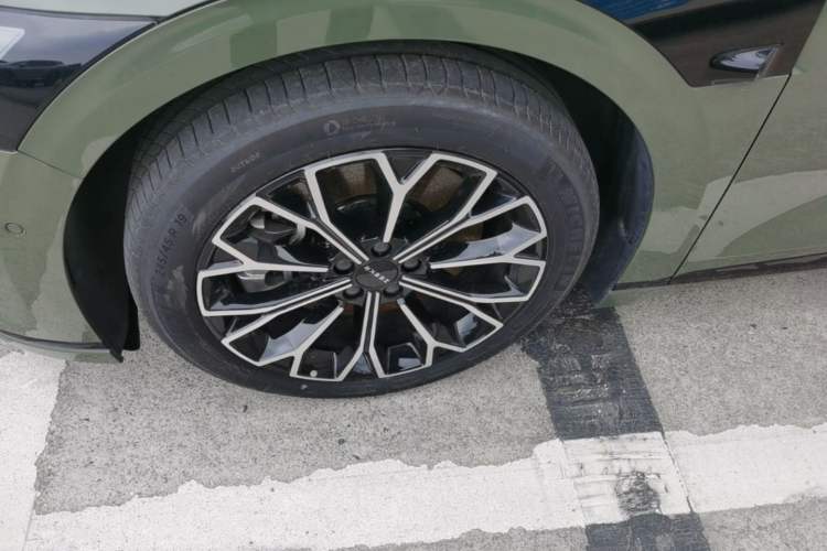 Used Zeekr 007GT 2025 Long-Range Rear-Wheel Drive Intelligent Driving Version 100 kWh Left Front Wheel Hub