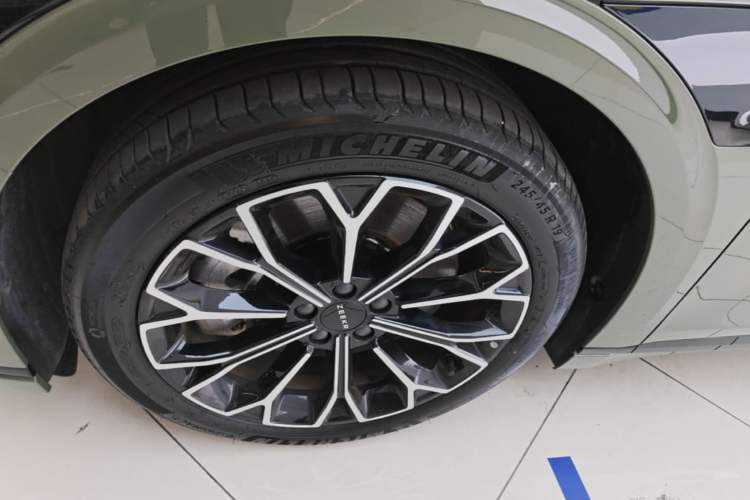 Used Zeekr 007GT 2025 Long-Range Rear-Wheel Drive Intelligent Driving Version 100 kWh Left Front Wheel Hub