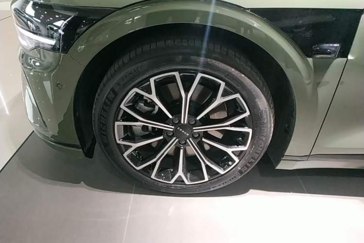 Used Zeekr 007GT 2025 Long-Range Rear-Wheel Drive Intelligent Driving Version 100 kWh Left Front Wheel Hub