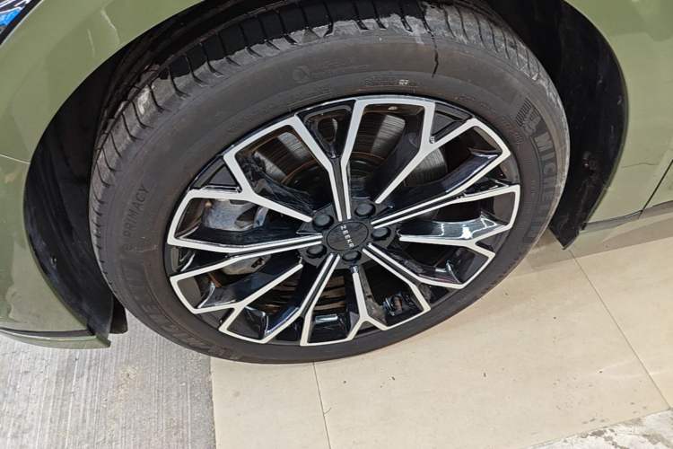 Used Zeekr 007GT 2025 Long-Range Rear-Wheel Drive Intelligent Driving Version 100 kWh Left Front Wheel Hub