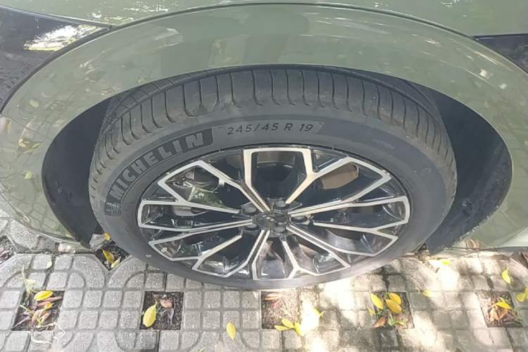 Used Zeekr 007GT 2025 Long-Range Rear-Wheel Drive Intelligent Driving Version 100 kWh Left Front Wheel Hub