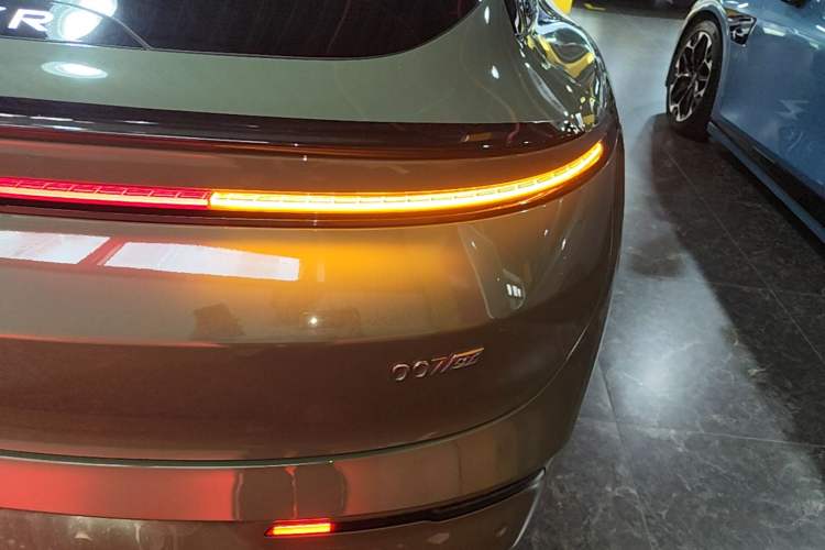 Used Zeekr 007GT 2025 Long-Range Rear-Wheel Drive Intelligent Driving Version 100 kWh Right Rear Taillight
