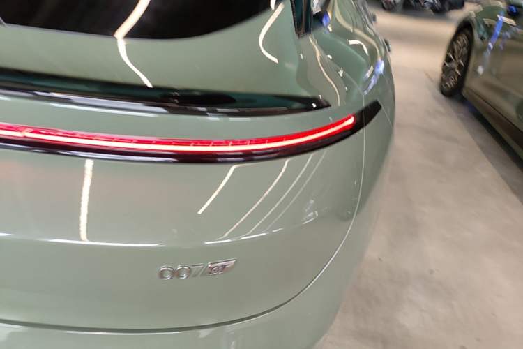 Used Zeekr 007GT 2025 Long-Range Rear-Wheel Drive Intelligent Driving Version 100 kWh Right Rear Taillight