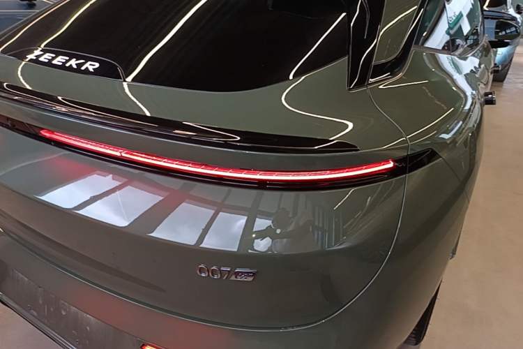 Used Zeekr 007GT 2025 Long-Range Rear-Wheel Drive Intelligent Driving Version 100 kWh Right Rear Taillight