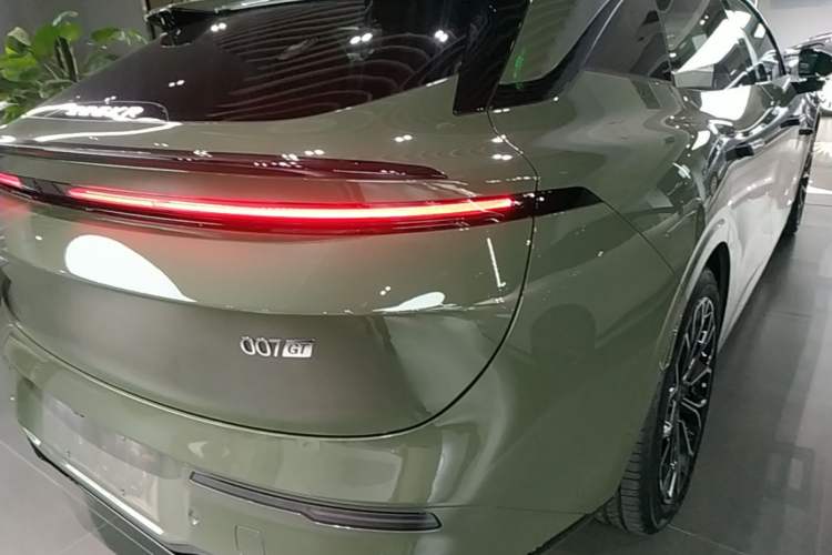 Used Zeekr 007GT 2025 Long-Range Rear-Wheel Drive Intelligent Driving Version 100 kWh Right Rear Taillight