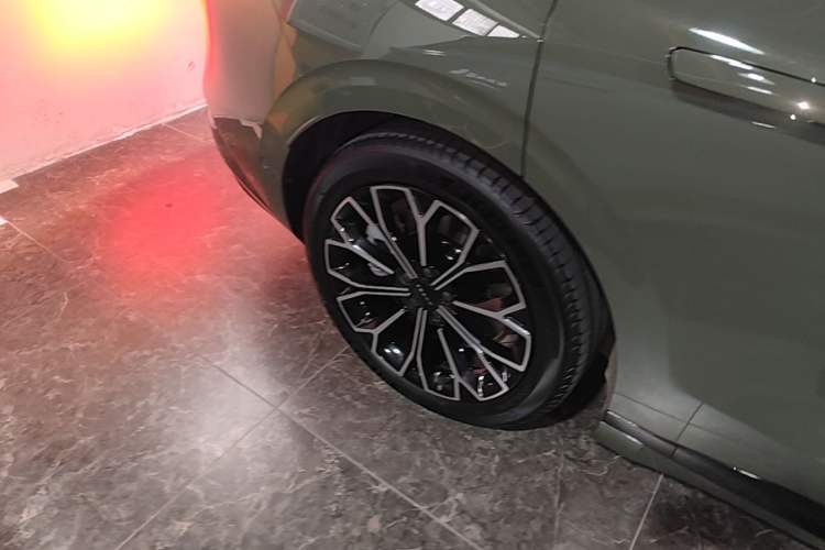 Used Zeekr 007GT 2025 Long-Range Rear-Wheel Drive Intelligent Driving Version 100 kWh Right Rear Wheel Hub