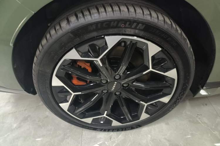 Used Zeekr 007GT 2025 Four-Wheel Drive Intelligent Driving Version 75 kWh Right Rear Wheel Hub