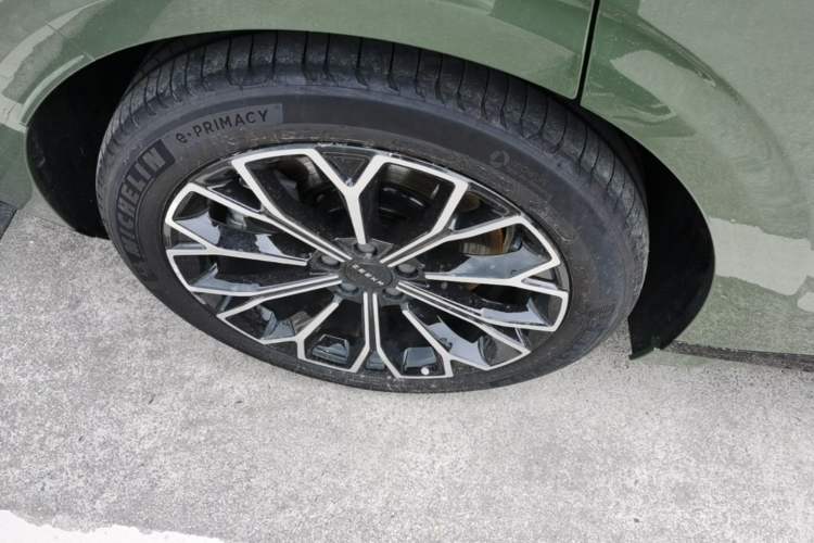 Used Zeekr 007GT 2025 Long-Range Rear-Wheel Drive Intelligent Driving Version 100 kWh Right Rear Wheel Hub