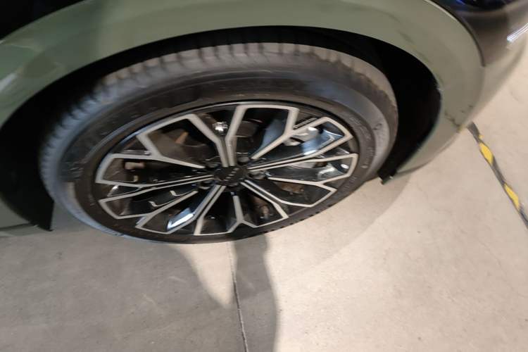Used Zeekr 007GT 2025 Long-Range Rear-Wheel Drive Intelligent Driving Version 100 kWh Right Rear Wheel Hub