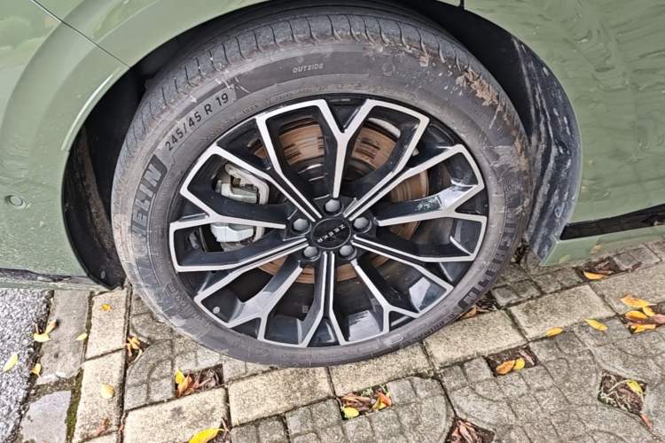Used Zeekr 007GT 2025 Long-Range Rear-Wheel Drive Intelligent Driving Version 100 kWh Right Rear Wheel Hub
