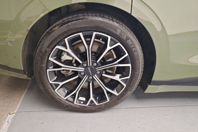 Used Zeekr 007GT 2025 Long-Range Rear-Wheel Drive Intelligent Driving Version 100 kWh Right Rear Wheel Hub