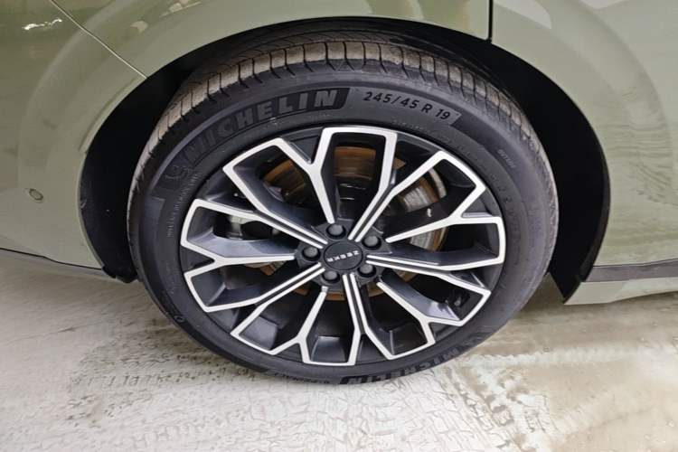 Used Zeekr 007GT 2025 Long-Range Rear-Wheel Drive Intelligent Driving Version 100 kWh Right Rear Wheel Hub