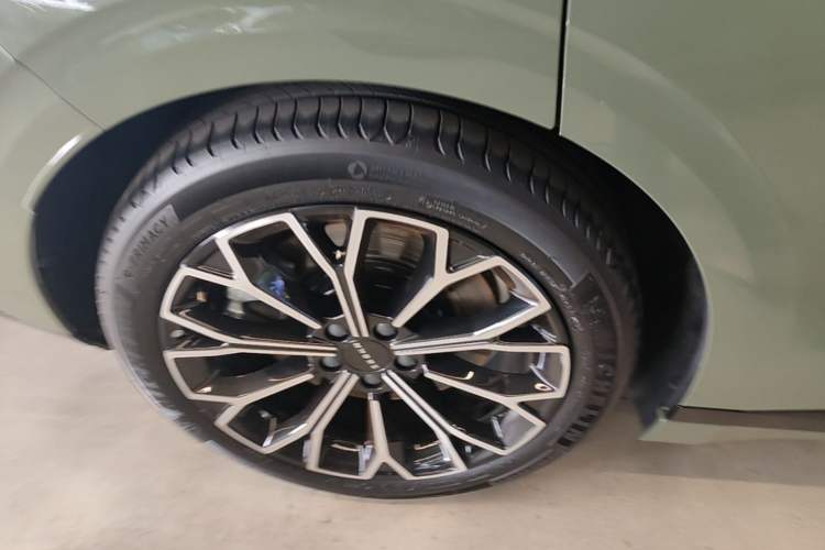 Used Zeekr 007GT 2025 Long-Range Rear-Wheel Drive Intelligent Driving Version 100 kWh Right Rear Wheel Hub