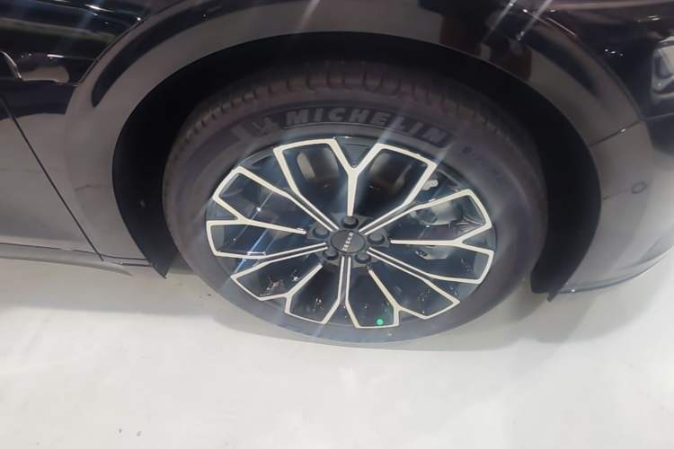 Used Zeekr 007GT 2025 Rear-Drive Intelligent Driving Version 75 kWh Right Front Wheel Hub