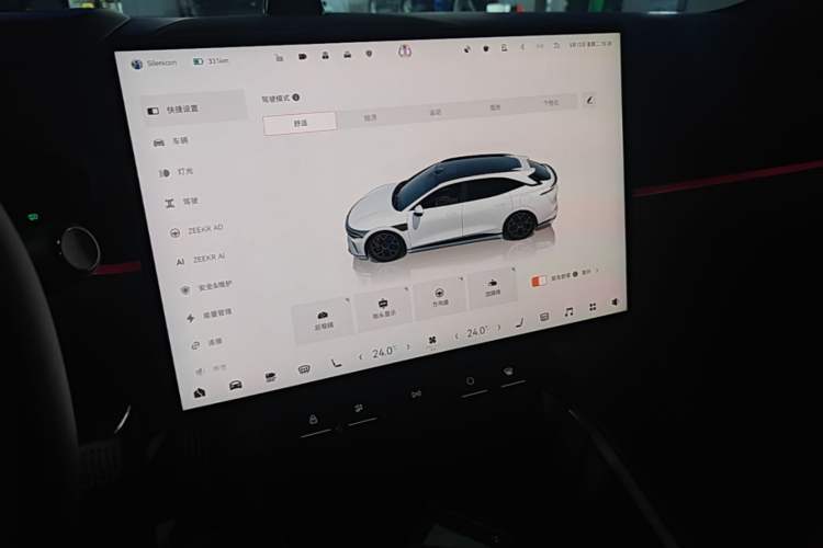Used Zeekr 007GT 2025 Long-Range Rear-Wheel Drive Intelligent Driving Version 100 kWh Audio And AC Panel