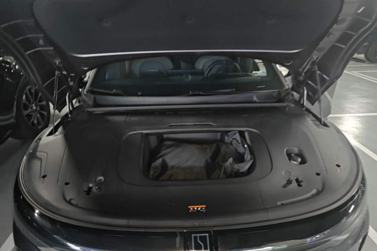 Used Zeekr 007GT 2025 Long-Range Rear-Wheel Drive Intelligent Driving Version 100 kWh Engine Bay