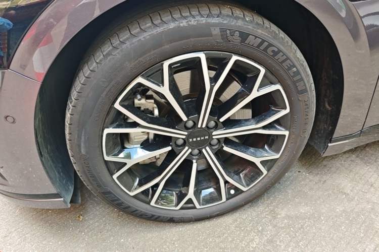 Used Zeekr 007GT 2025 Rear-Drive Intelligent Driving Version 75 kWh Left Front Wheel Hub