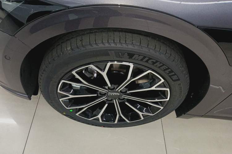 Used Zeekr 007GT 2025 Long-Range Rear-Wheel Drive Intelligent Driving Version 100 kWh Left Front Wheel Hub