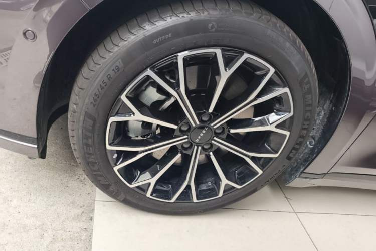 Used Zeekr 007GT 2025 Long-Range Rear-Wheel Drive Intelligent Driving Version 100 kWh Left Front Wheel Hub
