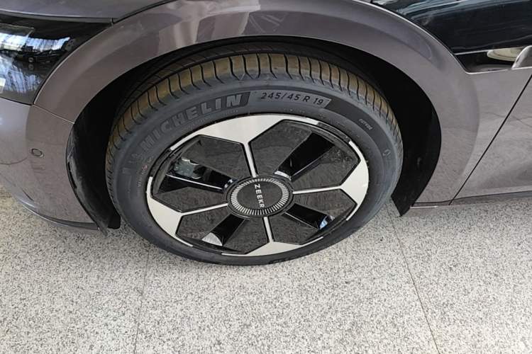 Used Zeekr 007GT 2025 Rear-Drive Intelligent Driving Version 75 kWh Left Front Wheel Hub