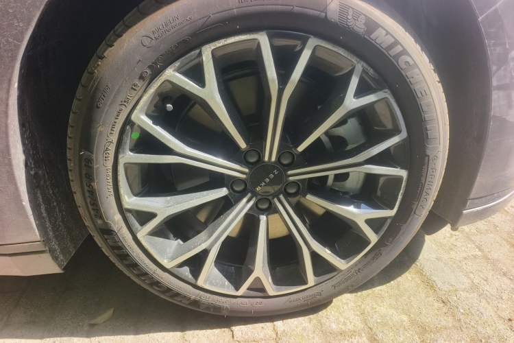 Used Zeekr 007GT 2025 Rear-Drive Intelligent Driving Version 75 kWh Right Front Wheel Hub