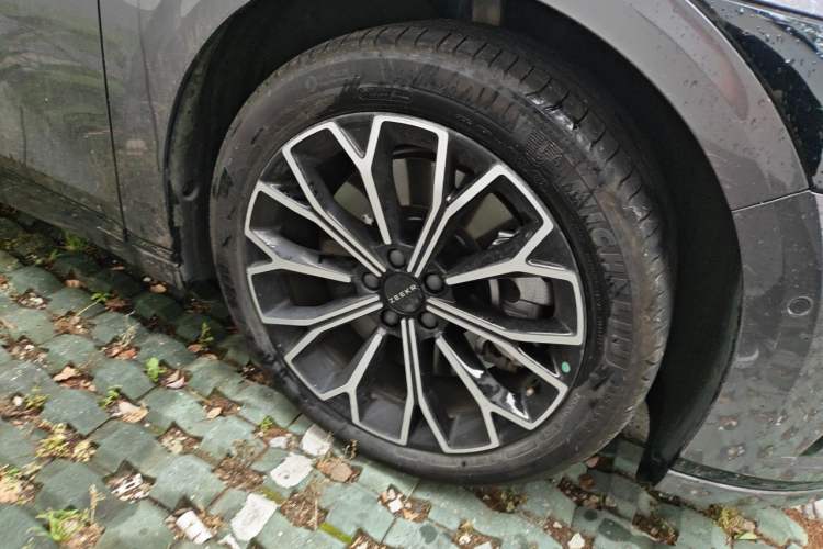 Used Zeekr 007GT 2025 Rear-Drive Intelligent Driving Version 75 kWh Right Front Wheel Hub