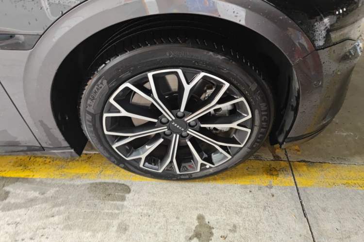 Used Zeekr 007GT 2025 Rear-Drive Intelligent Driving Version 75 kWh Right Front Wheel Hub