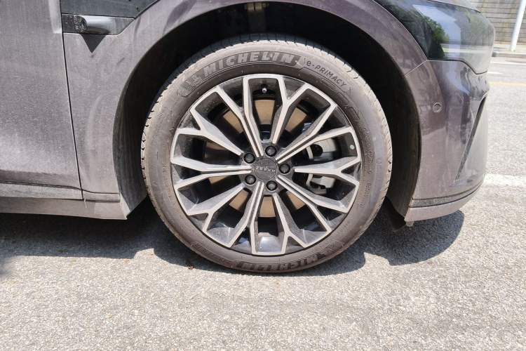 Used Zeekr 007GT 2025 Rear-Drive Intelligent Driving Version 75 kWh Right Front Wheel Hub