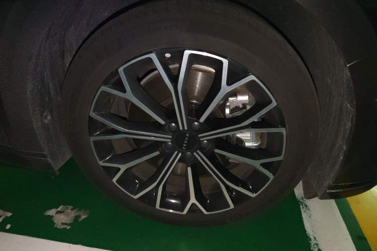 Used Zeekr 007GT 2025 Rear-Drive Intelligent Driving Version 75 kWh Right Front Wheel Hub